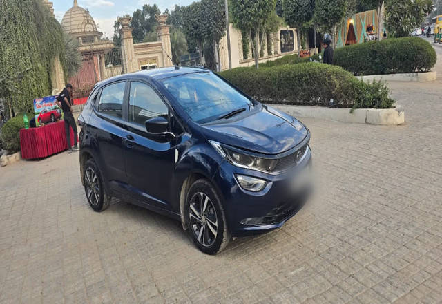https://images10.gaadi.com/usedcar_image/4531785/original/9bd50c08-0d4b-4132-9bc8-64263a3c2eef.?imwidth=6400