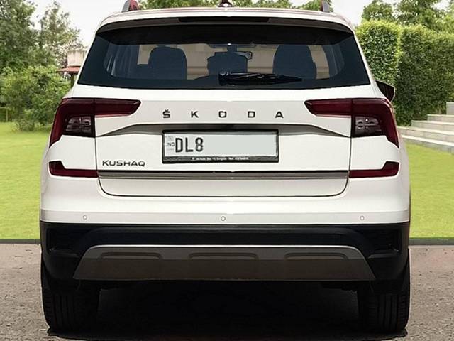 https://images10.gaadi.com/usedcar_image/4531835/original/processed_5a016af4-3cd2-4aba-a7e0-7f5c2774989c.jpg?imwidth=6402