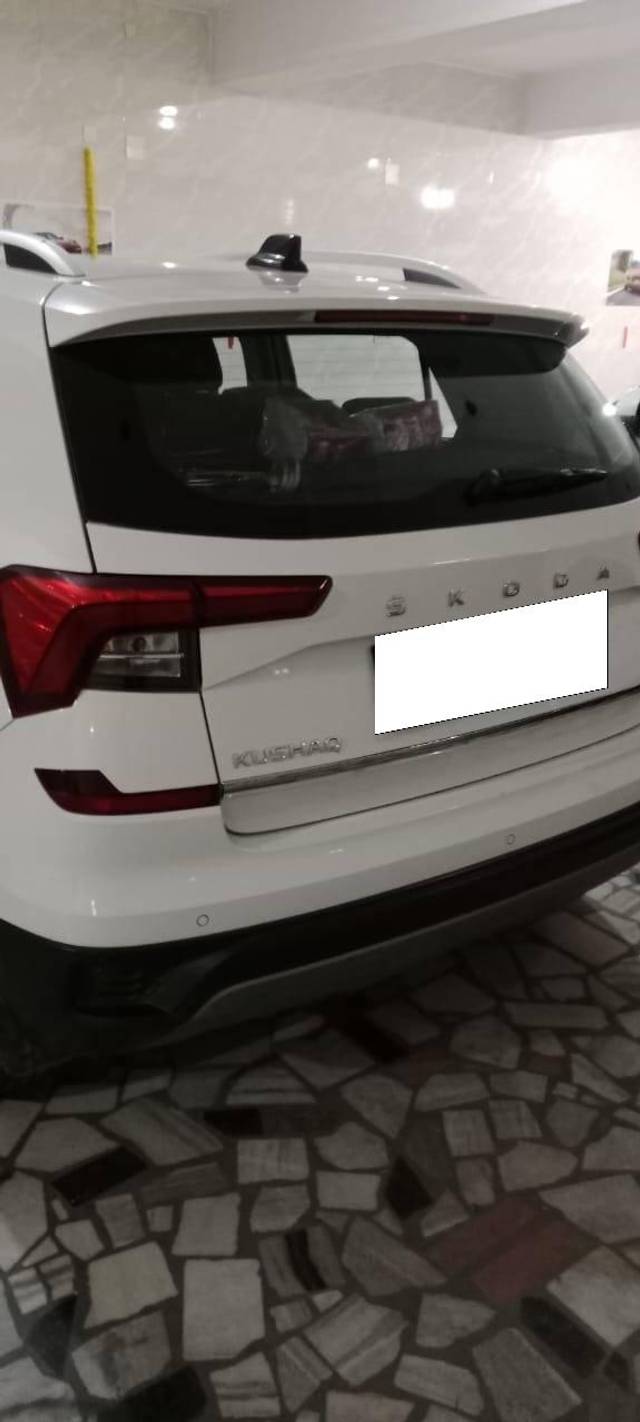 https://images10.gaadi.com/usedcar_image/4531835/original/processed_fc6c94a5-ea8d-4903-8e66-d30bc6a200ae.jpg?imwidth=6400