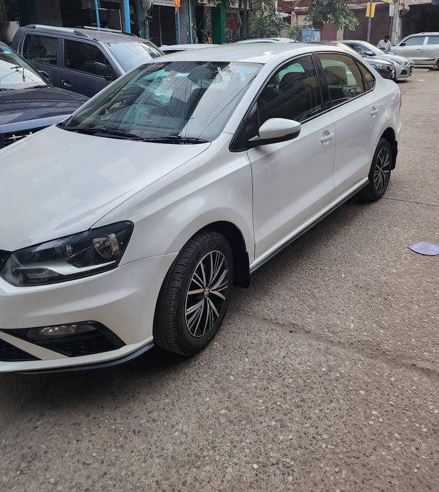 https://images10.gaadi.com/usedcar_image/4531841/original/processed_7853d73b4cc40cd1addbcd26bb9a4455.jpg?imwidth=6402