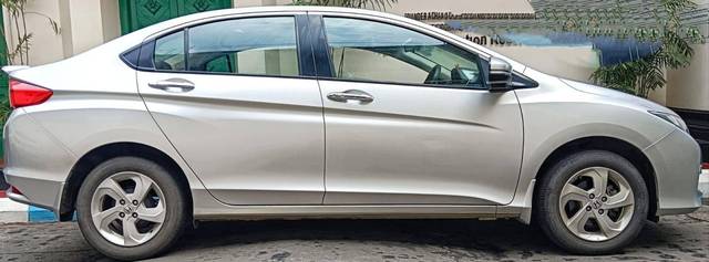 https://images10.gaadi.com/usedcar_image/4531857/original/processed_455dbdf684588d36672d9b6715e59d3c.jpg?imwidth=6401