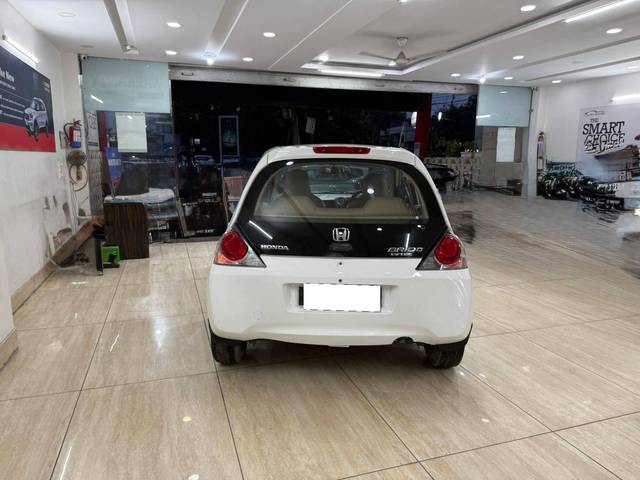 https://images10.gaadi.com/usedcar_image/4531861/original/processed_dbedbc472fc18bf5e6e9f93b60713a7a.jpg?imwidth=6402