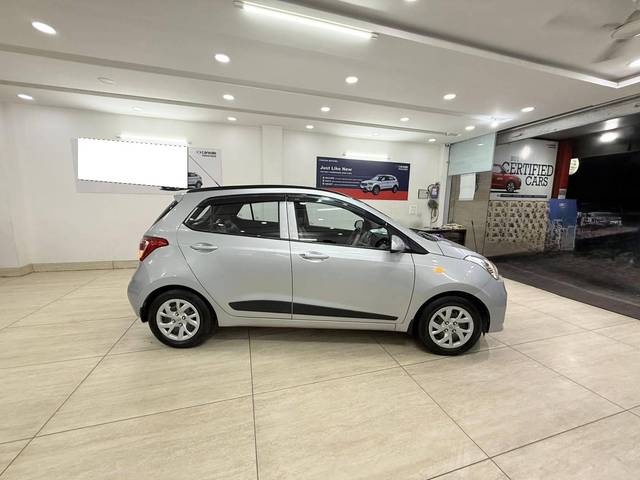 https://images10.gaadi.com/usedcar_image/4531865/original/processed_1c7b4d43ee7c7bea33f7d0177bbc63ea.jpg?imwidth=6401