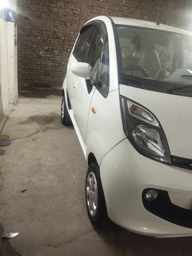 https://images10.gaadi.com/usedcar_image/4531869/original/2d17a95e3696b075d53270f98e5c193e.jpg?imwidth=6402
