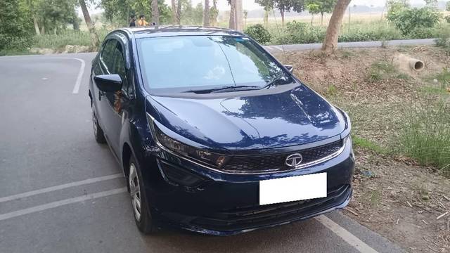 https://images10.gaadi.com/usedcar_image/4531903/original/processed_b3bf7cf2-44b9-4040-b99a-5b82c0783a76.jpg?imwidth=6400