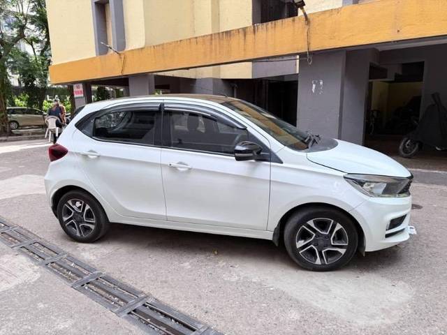 https://images10.gaadi.com/usedcar_image/4531916/original/processed_2b3ece11-226c-490f-8b6f-aa0ef7f85c36.jpeg?imwidth=6401