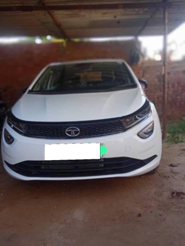 https://images10.gaadi.com/usedcar_image/4531951/original/processed_aac1d08f-4bd0-4a71-b194-79f3ec589d23.jpg?imwidth=6400
