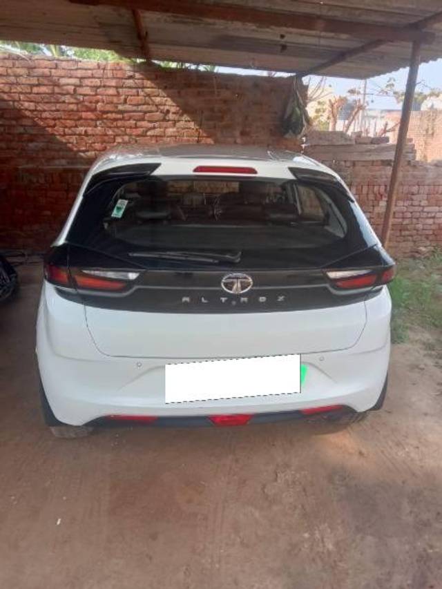 https://images10.gaadi.com/usedcar_image/4531951/original/processed_af0e0061-34c2-4519-8a51-fc0aa9af6c5e.jpg?imwidth=6401