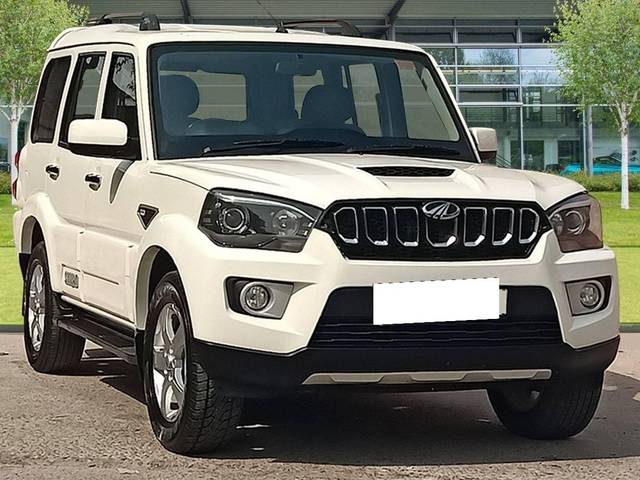 https://images10.gaadi.com/usedcar_image/4531958/original/processed_5d82e177-7859-4ddd-a4a4-363b3bfd7078.jpg?imwidth=6400