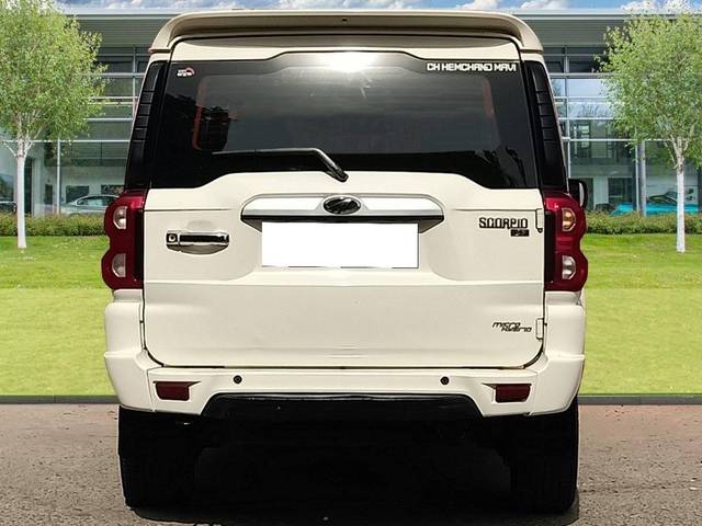https://images10.gaadi.com/usedcar_image/4531958/original/processed_d37fde48-2479-4bc6-8d80-cbf501bc53c8.jpg?imwidth=6402