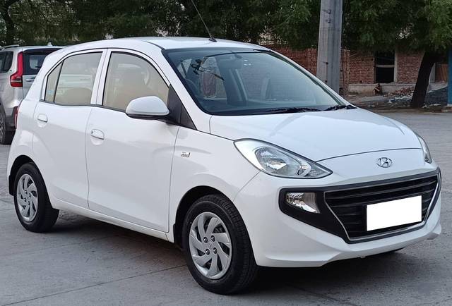 https://images10.gaadi.com/usedcar_image/4531971/original/processed_1e308d797f2beba803056b40ce914e50.jpg?imwidth=6400