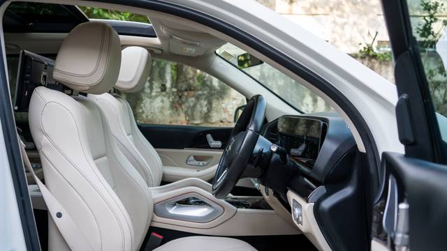 https://images10.gaadi.com/usedcar_image/4531980/original/717eaa78ff21b75d44b7d855a3cb8c7b.jpg?imwidth=6402