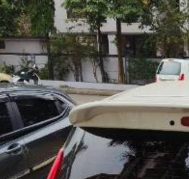 https://images10.gaadi.com/usedcar_image/4531988/original/processed_594c309e-d61e-4fb4-ad29-f25398949931.jpg?imwidth=6402