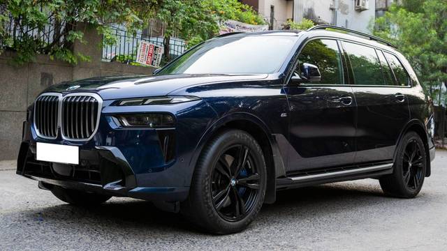 https://images10.gaadi.com/usedcar_image/4531996/original/processed_9d83ab9a77426d56eeb7a9a9f1da3b6c.jpg?imwidth=6402