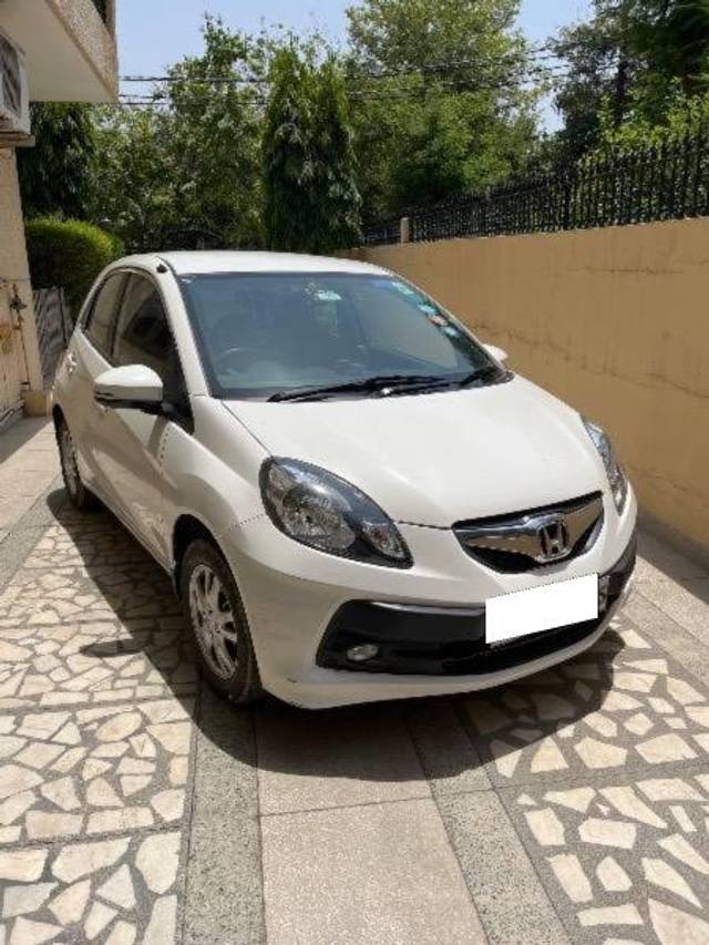 https://images10.gaadi.com/usedcar_image/4531999/original/processed_9d392426-e027-408e-aa24-0602a15d9016.jpg?imwidth=6402
