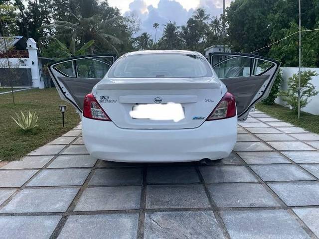 https://images10.gaadi.com/usedcar_image/4532038/original/processed_3650bc9c-63b5-4e7f-a5b4-d6c0c0538bfa.jpeg?imwidth=6401