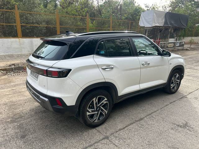 https://images10.gaadi.com/usedcar_image/4532046/original/b3e32cae557f9115aadc79aeb7261ab9.jpg?imwidth=6402