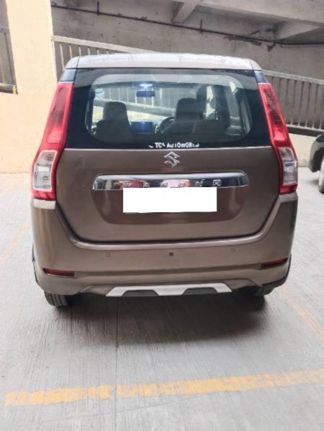 https://images10.gaadi.com/usedcar_image/4532057/original/processed_2440b734-7b43-4b15-a043-9daa44ff4e36.jpg?imwidth=6400