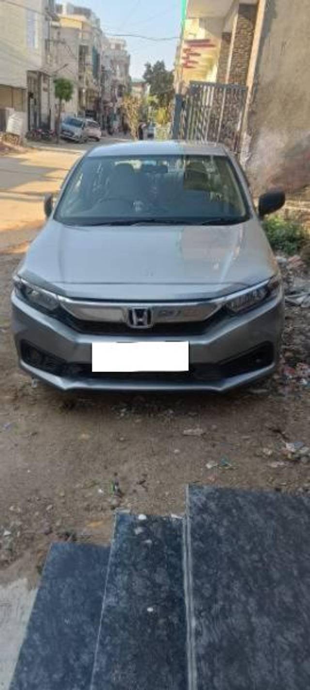 https://images10.gaadi.com/usedcar_image/4532062/original/processed_ecb1b43b-637d-4a8b-9ad4-18e35290027e.jpg?imwidth=6400