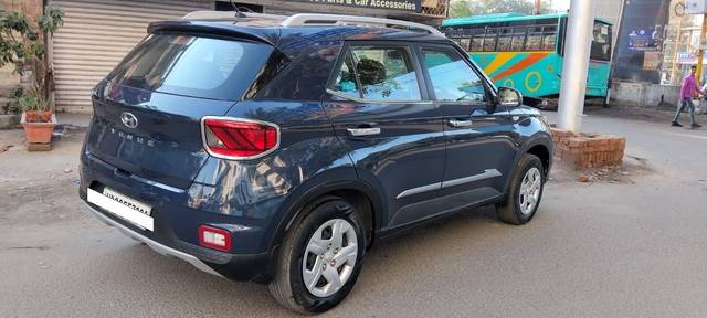 https://images10.gaadi.com/usedcar_image/4532066/original/processed_7f07a562-f62f-41dd-bd81-471ecfbae54d.jpg?imwidth=6402