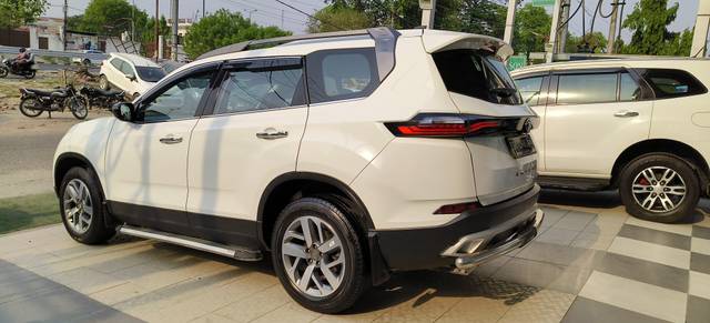 https://images10.gaadi.com/usedcar_image/4532111/original/processed_0b42cb080e6fd07b1b09b1d1583eb6c9.jpg?imwidth=6402
