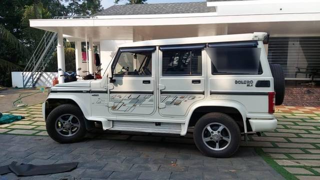 https://images10.gaadi.com/usedcar_image/4532112/original/processed_49f75040-f7f4-4e18-9eb7-9f4ee6a3883e.jpg?imwidth=6401