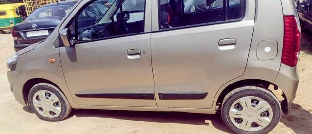 https://images10.gaadi.com/usedcar_image/4532140/original/e67159ef-ea0c-40db-994c-c52c14c91c90.jpg?imwidth=6402