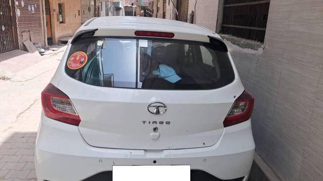 https://images10.gaadi.com/usedcar_image/4532157/original/processed_6800ee19-7362-415b-ae66-8d6f1d58e7e9.jpg?imwidth=6400