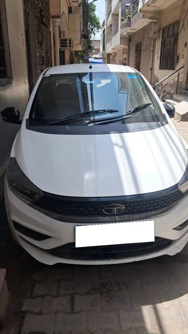 https://images10.gaadi.com/usedcar_image/4532157/original/processed_8f2dda6f-893e-4bc5-8c11-45a47f7e20a3.jpg?imwidth=6401