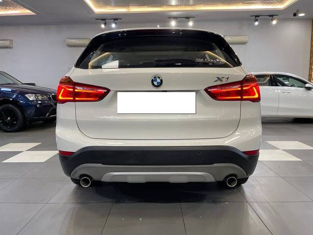 https://images10.gaadi.com/usedcar_image/4532205/original/processed_0eef3db7bfc713aaee002125d8b089a3.jpg?imwidth=6402