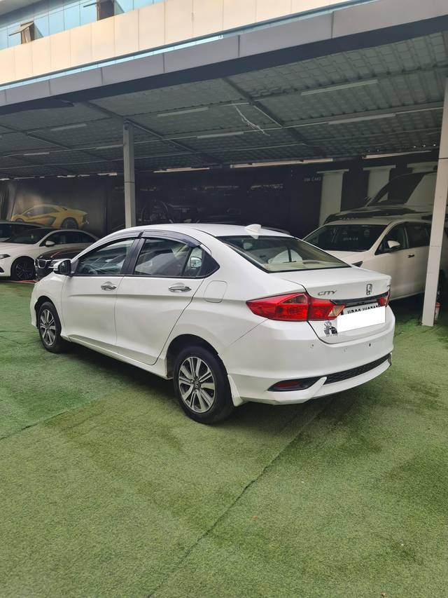https://images10.gaadi.com/usedcar_image/4532228/original/processed_547a545a8b1912269ce5417b64f929dc.jpg?imwidth=6402