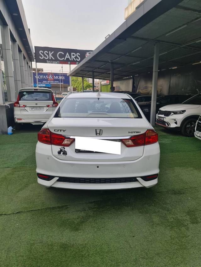 https://images10.gaadi.com/usedcar_image/4532228/original/processed_69879db11a3678e04666d2a0745f3854.jpg?imwidth=6401