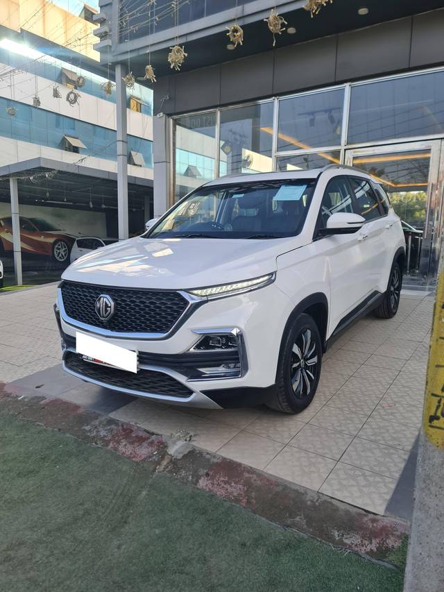 https://images10.gaadi.com/usedcar_image/4532230/original/processed_404164af41f51840067e4142fa059f98.jpg?imwidth=6401