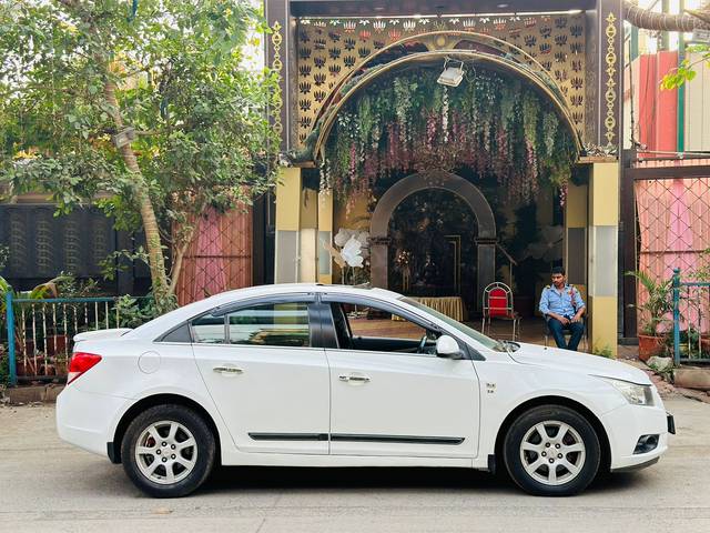 https://images10.gaadi.com/usedcar_image/4532231/original/bb6f7021bf830b0aff9ecc6e1ba713a6.jpg?imwidth=6401