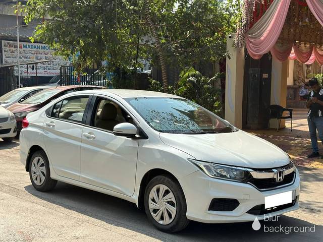 https://images10.gaadi.com/usedcar_image/4532237/original/processed_aef74d98c862b8931d6b55d8b4b2e27f.jpg?imwidth=6400