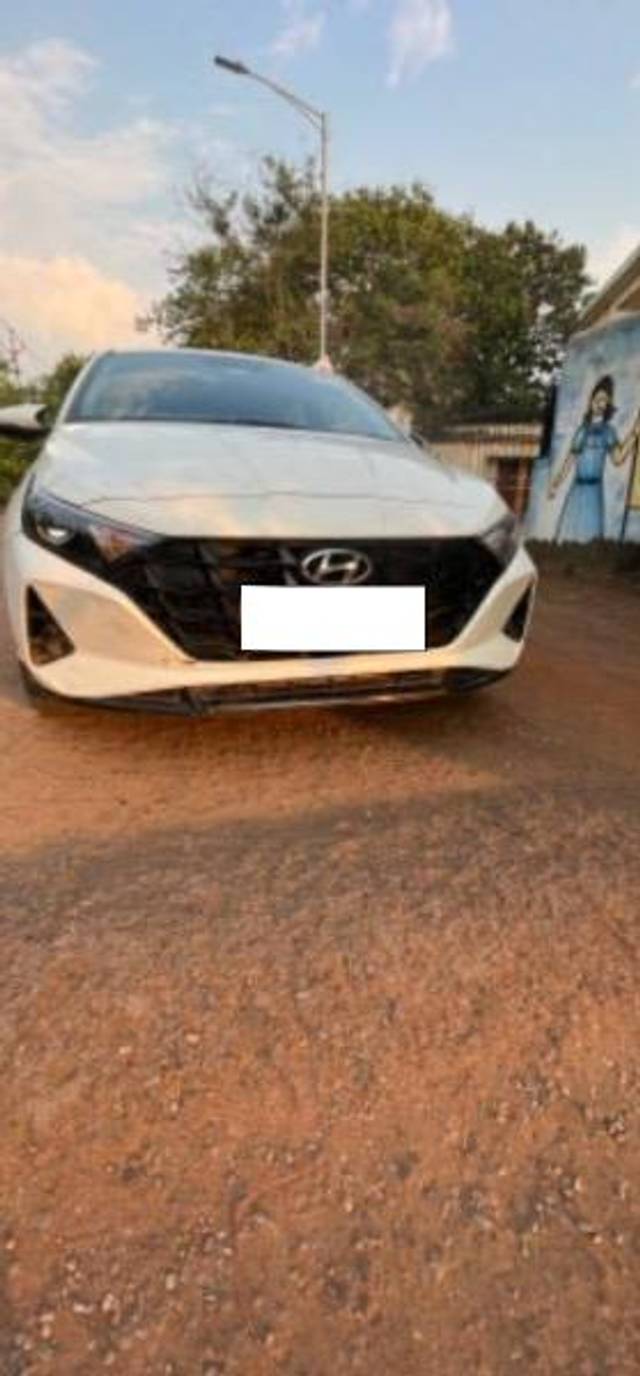 https://images10.gaadi.com/usedcar_image/4532296/original/processed_6856ed39-e377-4aca-85b6-d10768518778.jpeg?imwidth=6400