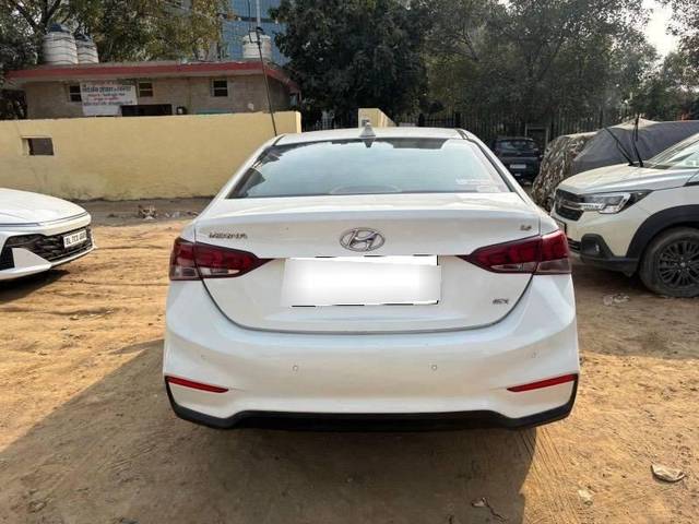 https://images10.gaadi.com/usedcar_image/4532313/original/processed_processed_3f21dc5e-670b-4ef4-b66d-eee0f5975e6a.jpeg?imwidth=6402