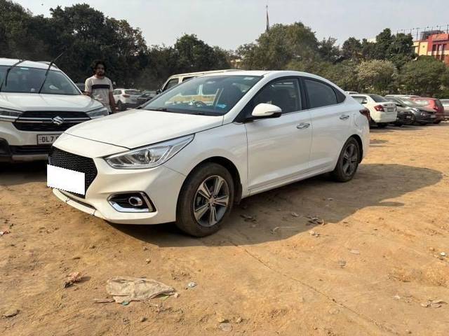 https://images10.gaadi.com/usedcar_image/4532313/original/processed_processed_c0f6c7a9-8c39-4b4c-9998-7cccf9d9b900.jpeg?imwidth=6400