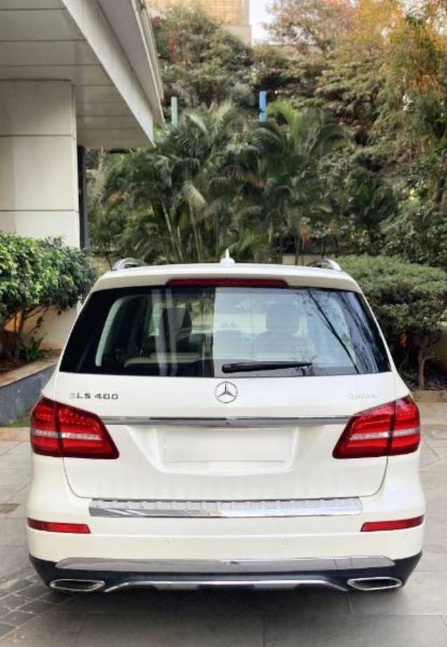 https://images10.gaadi.com/usedcar_image/4532314/original/processed_388b658d-3a7a-40d0-8f19-e4237cb3f454.JPG?imwidth=6401