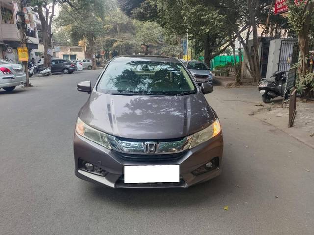 https://images10.gaadi.com/usedcar_image/4532317/original/processed_a83985b04f3b940e2b693f31fc0435e0.jpg?imwidth=6402