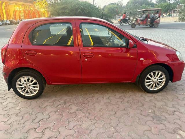 https://images10.gaadi.com/usedcar_image/4532323/original/processed_9b8549cfe5510190f431048b7b7be393.jpg?imwidth=6401
