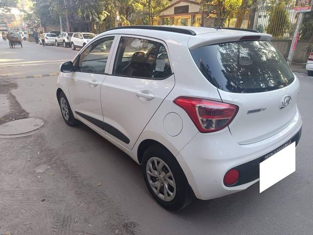 https://images10.gaadi.com/usedcar_image/4532330/original/processed_1bf892c81f9f241d82831c8f4b029d57.jpg?imwidth=6402