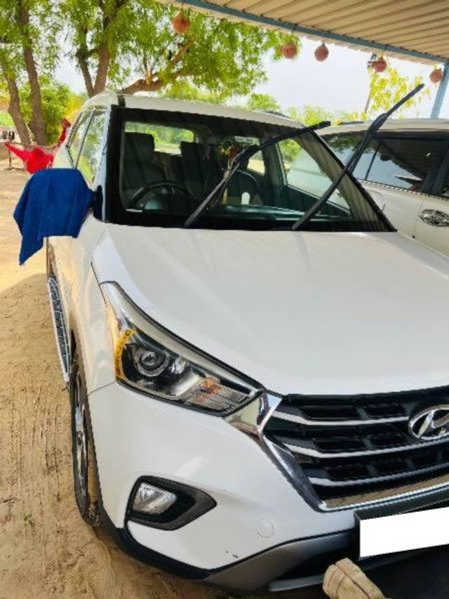 https://images10.gaadi.com/usedcar_image/4532337/original/processed_331d58f0-3f96-4649-8bef-96c4f8724f65.jpeg?imwidth=6402