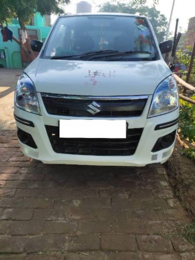 https://images10.gaadi.com/usedcar_image/4532363/original/processed_197b58eb-fb57-491b-9a74-9203e470d791.jpg?imwidth=6400