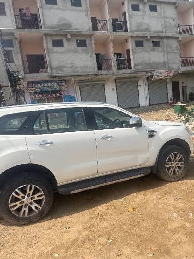 https://images10.gaadi.com/usedcar_image/4532390/original/processed_74c3d24c-45e2-4f99-ad1d-15e1eea02d0c.jpg?imwidth=6402