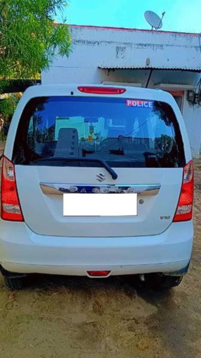 https://images10.gaadi.com/usedcar_image/4532428/original/processed_8d63d289-8640-4c85-9650-069b6199784a.jpg?imwidth=6401