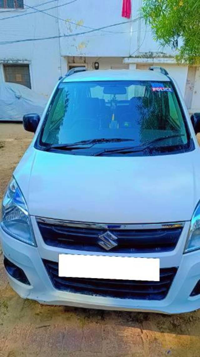 https://images10.gaadi.com/usedcar_image/4532428/original/processed_c62bd7a7-bf5f-4860-a7b5-e6d1537893a7.jpg?imwidth=6400