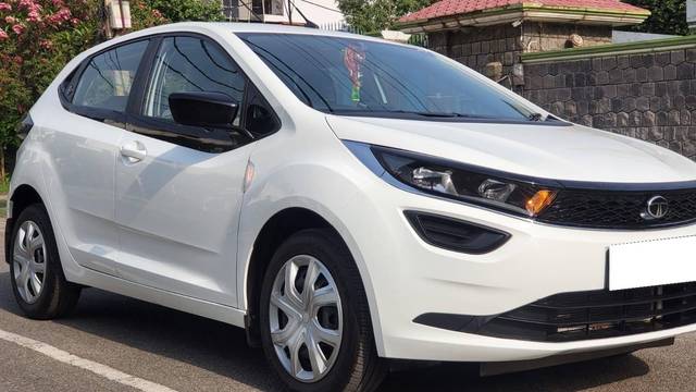 https://images10.gaadi.com/usedcar_image/4532440/original/processed_2518a9e1-82fa-4cee-bf59-017f3959c93d.jpg?imwidth=6400