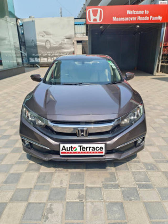 https://images10.gaadi.com/usedcar_image/4532443/original/083a8e26ec6692f2716ba204d842d1db.jpg?imwidth=6400