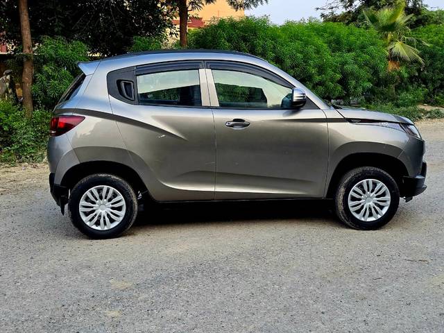 https://images10.gaadi.com/usedcar_image/4532481/original/5aa220a90a4077b608e336978eb136d6.jpg?imwidth=6401